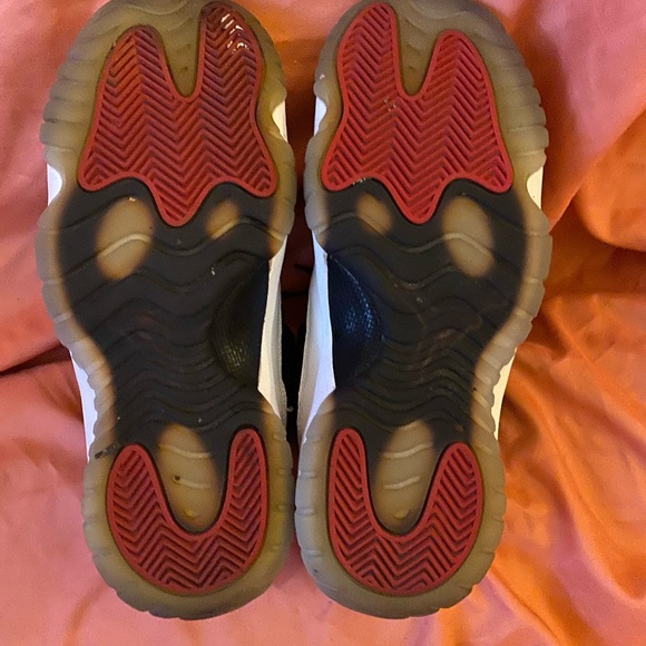 AIR JORDAN 11 RETRO LOW GS 'TUXEDO' - Picture 10 of 11